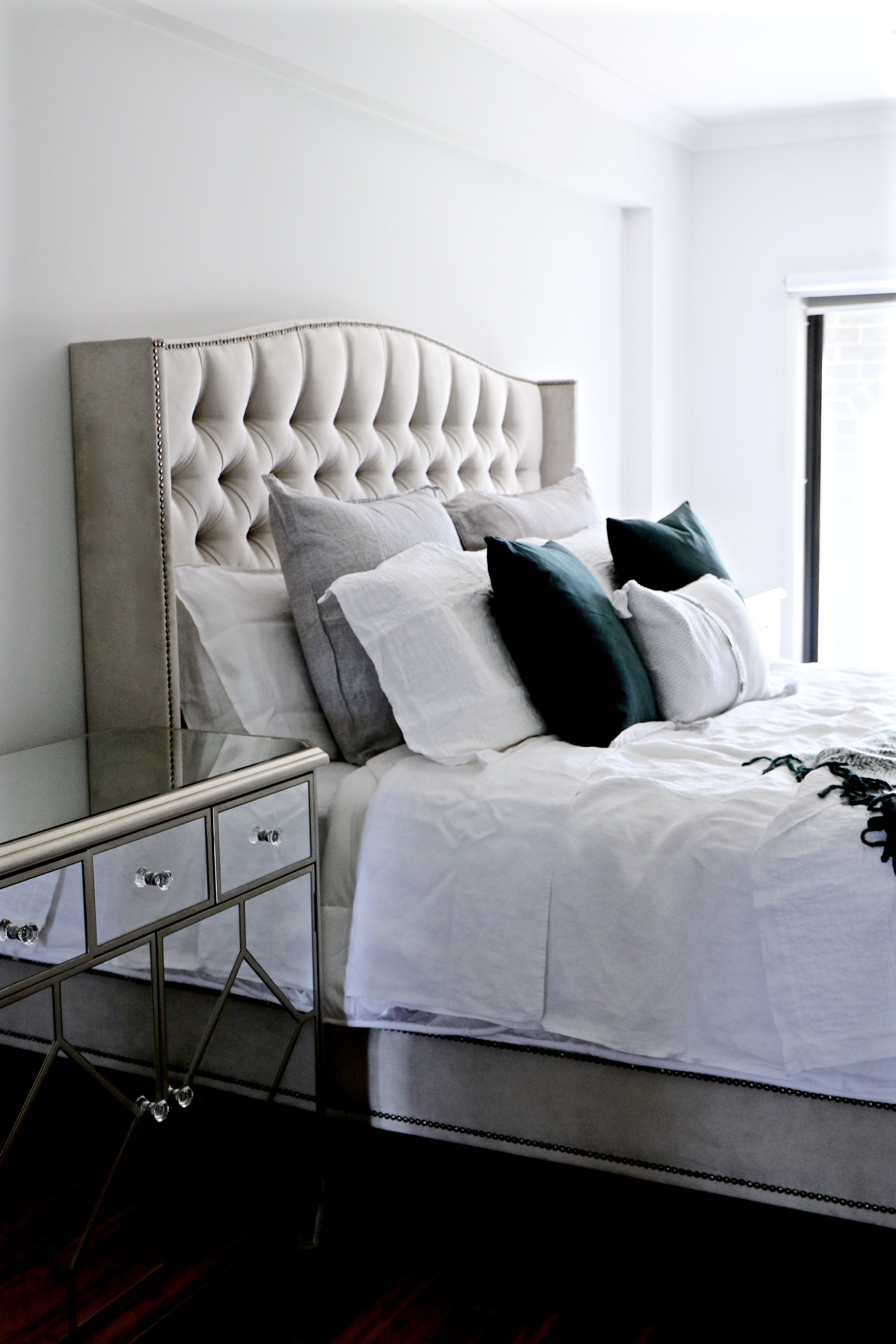 upholstered beds, upholstered bedheads,bedheads, headboards, buttoned bed, buttoned bedhead